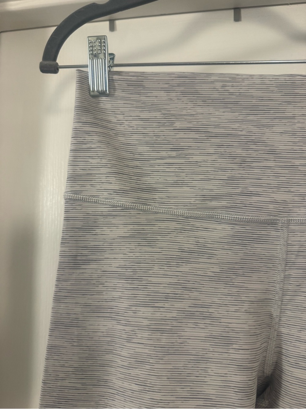 Lululemon Light Heather Gray High-Rise Leggings - Picture 3 of 8